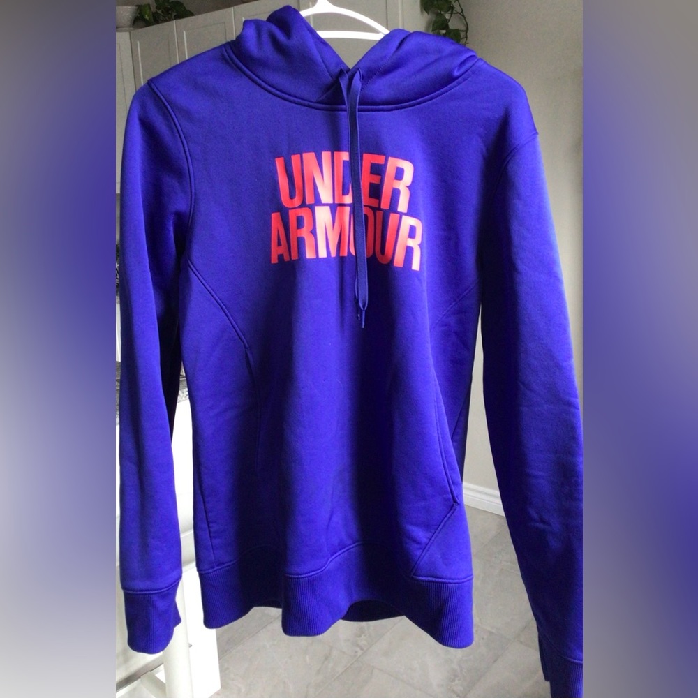 UNDER ARMER PULLOVER